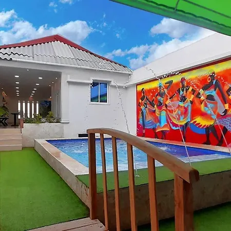 Sandytavohouse, Con Piscina Cerca A La Playa