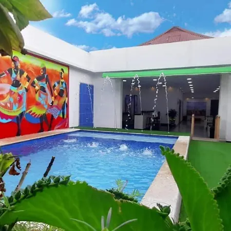 Villa Sandytavohouse, Con Piscina Cerca A La Playa